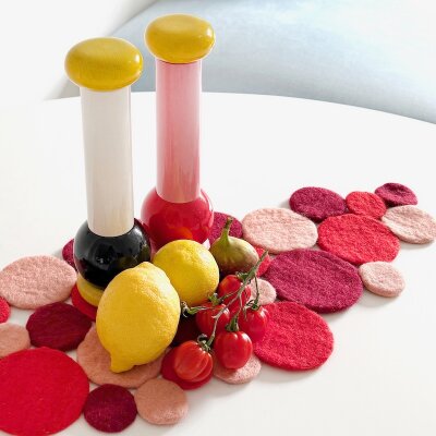 Table Runner Dots red